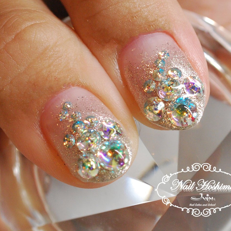 オールシーズン ハンド ビジュー ミディアム シルバー 星川美香 ネイルサロンjujuのネイルデザイン No ネイルブック