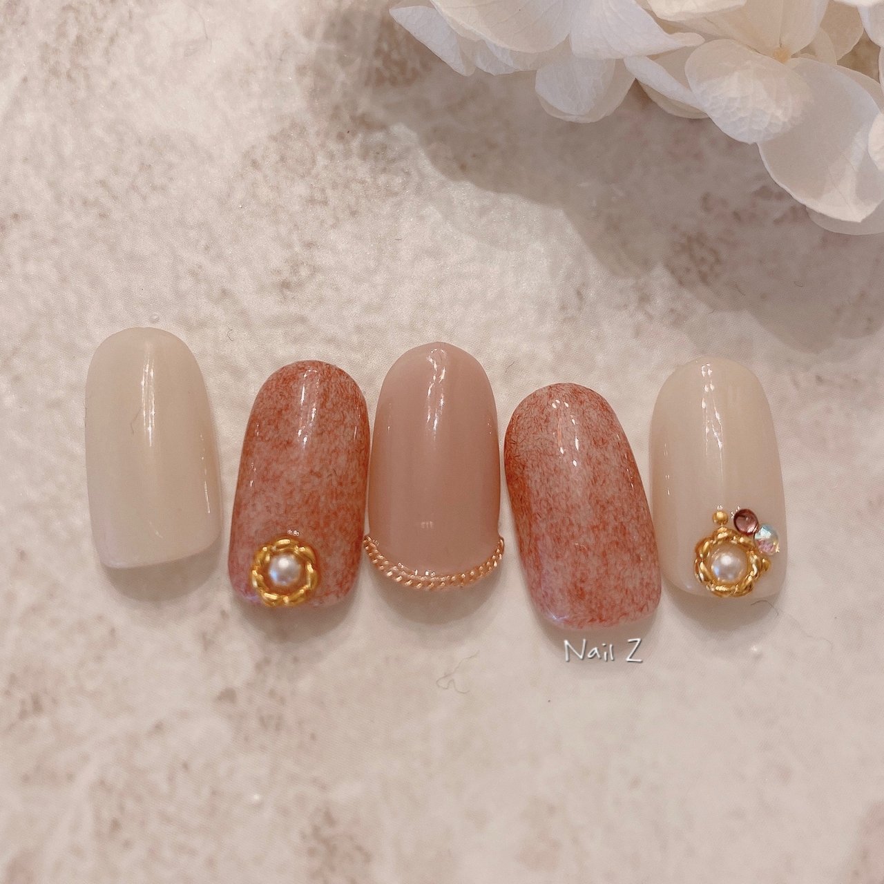 デート 女子会 ハンド ワンカラー ビジュー Nail Z ネイルジー のネイルデザイン No ネイルブック