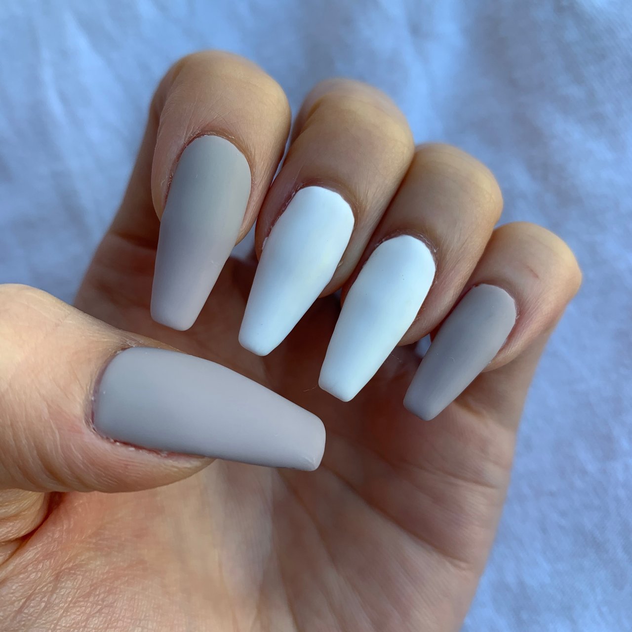 ハンド マット ロング ホワイト グレー Ainosukeのネイルデザイン No ネイルブック