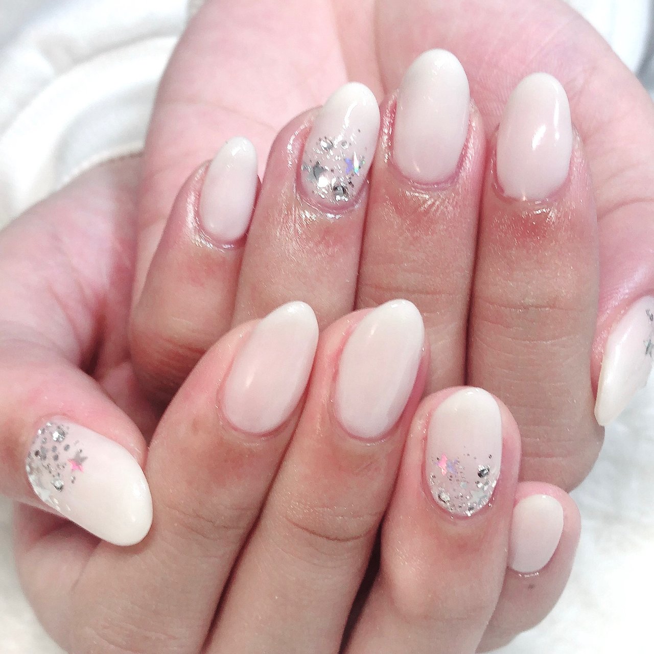 ホワイト Crystal R Nail Salon のネイルデザイン No ネイルブック