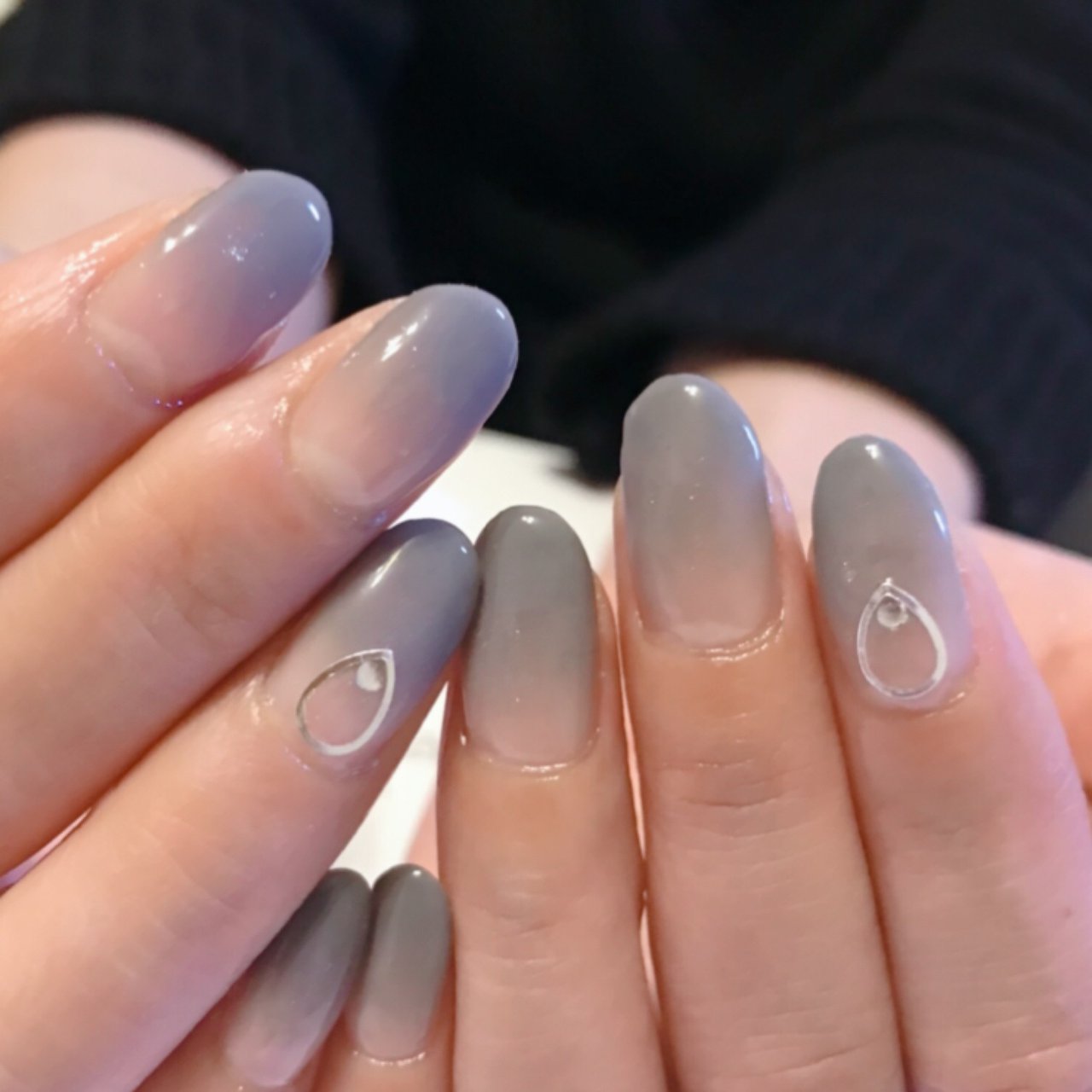 秋 冬 ハンド グラデーション グレージュ Brilliantnailのネイルデザイン No ネイルブック