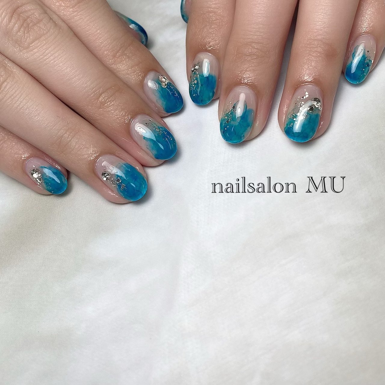 ビジュー ラメ たらしこみ 水色 ブルー Nailsalon Mu ミウ のネイルデザイン No ネイルブック