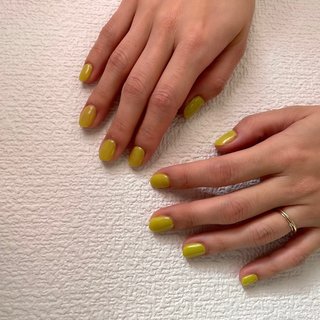 22年 新着順 スモーキー グレイッシュ くすみ黄緑のネイルデザイン ネイルブック