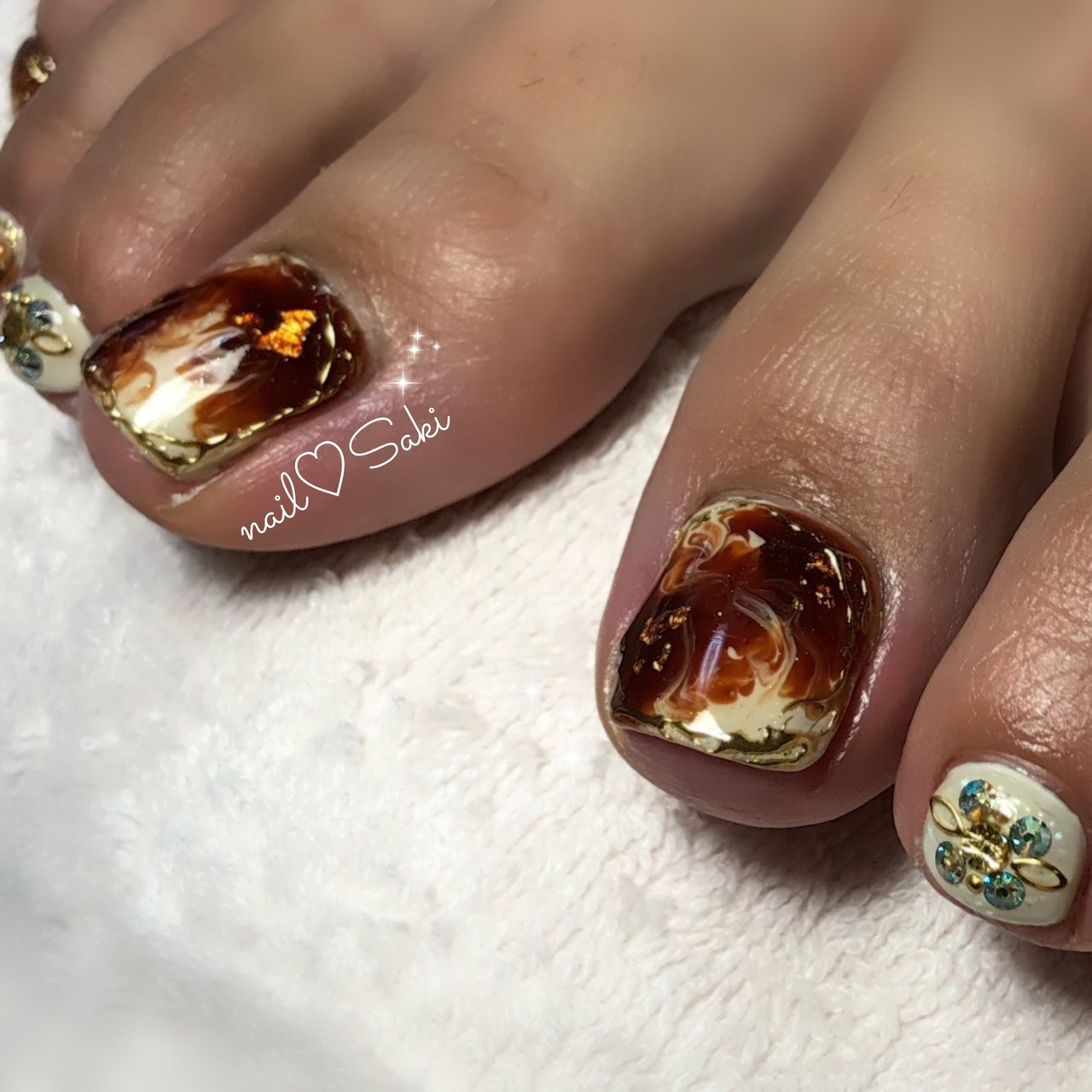 オールシーズン フット ベージュ ブラウン ゴールド Nail Sakiのネイルデザイン No ネイルブック