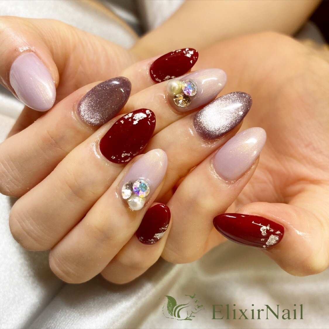 オールシーズン ハンド ビジュー ミディアム ボルドー エリクサーネイルのネイルデザイン No ネイルブック