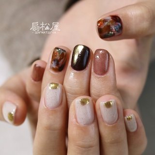 #扇松屋べっ甲2020 #べっ甲
#べっ甲ネイル
#ちぐはぐネイル 
#アシンメトリーネイル 
#おしゃれネイル 
#ショートスクエア #秋 #冬 #アースカラー #扇松屋 Marie #ネイルブック