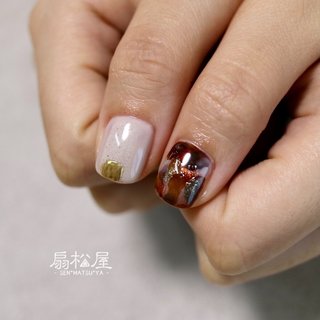 #扇松屋べっ甲2020 #べっ甲
#べっ甲ネイル
#ちぐはぐネイル 
#アシンメトリーネイル 
#おしゃれネイル 
#ショートスクエア 
#親指ネイル #秋 #冬 #アースカラー #扇松屋 Marie #ネイルブック