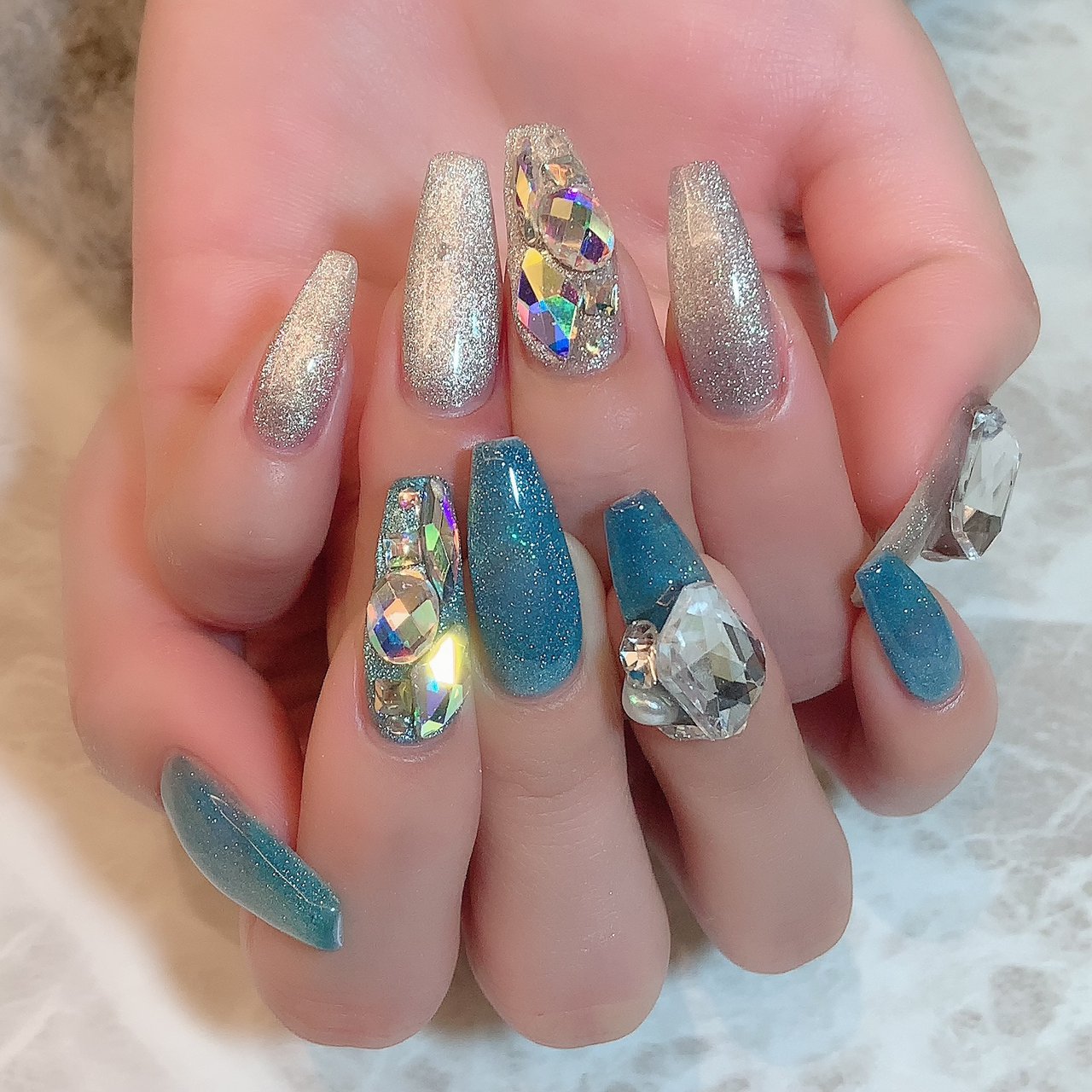 オールシーズン ハンド ビジュー ロング 水色 Nailsalondecorのネイルデザイン No ネイルブック