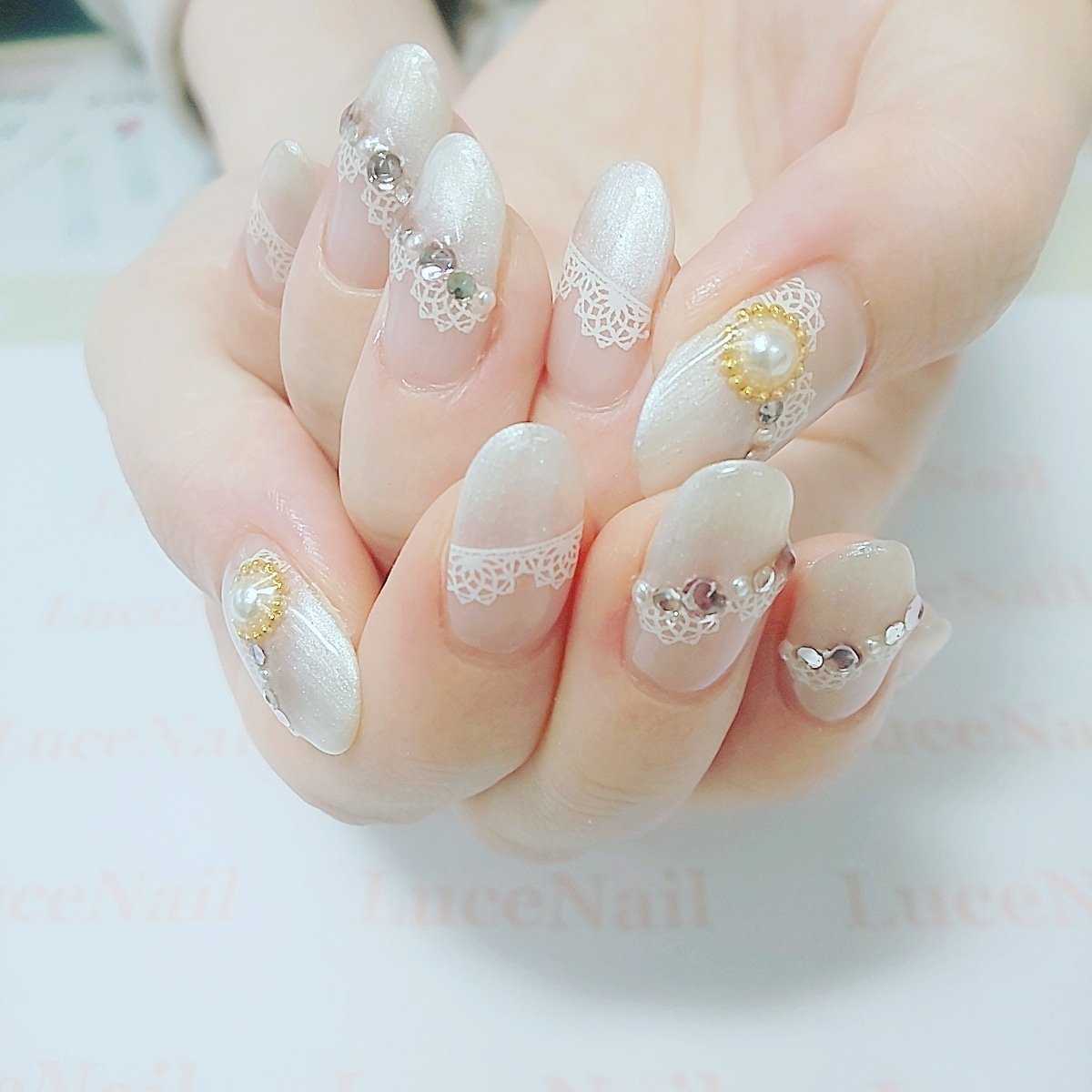 オールシーズン ブライダル ハンド 変形フレンチ パール Luce Nail のネイルデザイン No ネイルブック