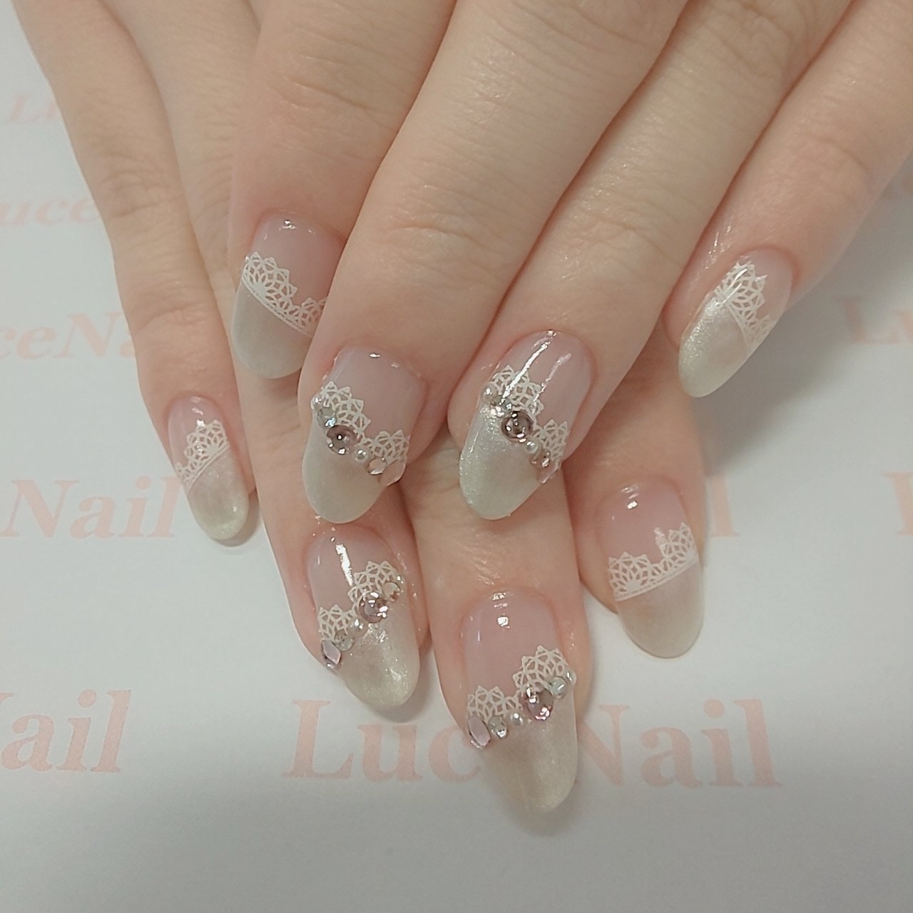 オールシーズン ブライダル ハンド 変形フレンチ パール Luce Nail のネイルデザイン No ネイルブック