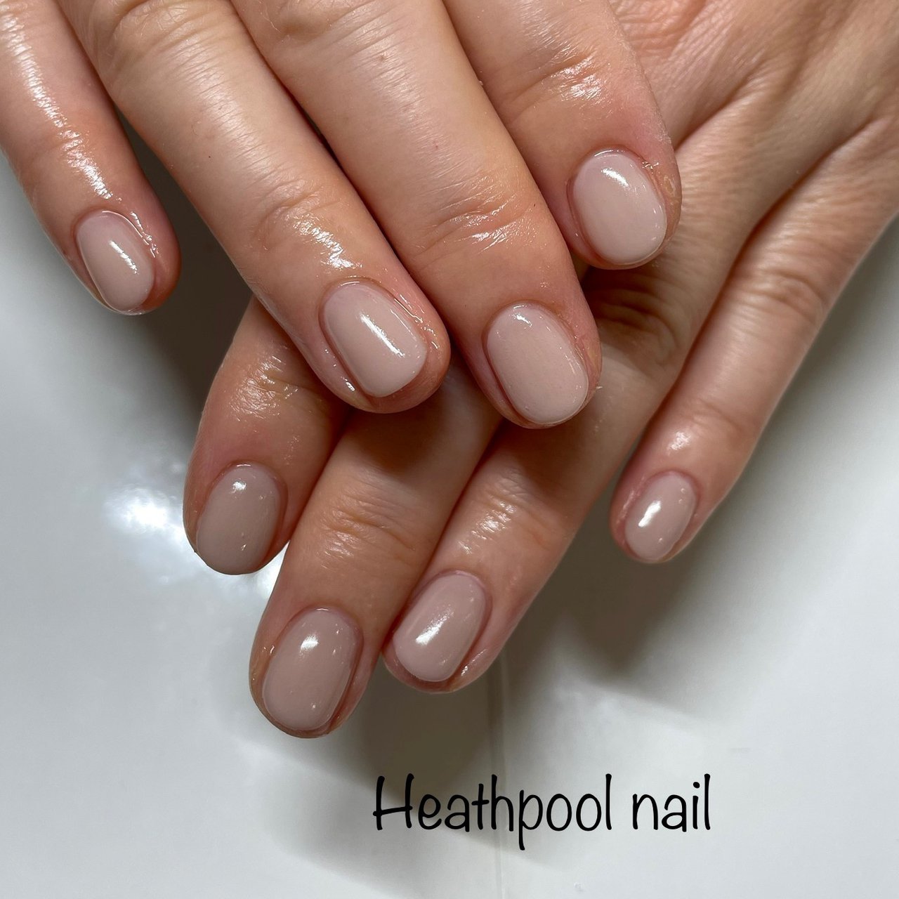 ハンド ワンカラー グレージュ ジェルネイル Heathpoolnailのネイルデザイン No ネイルブック