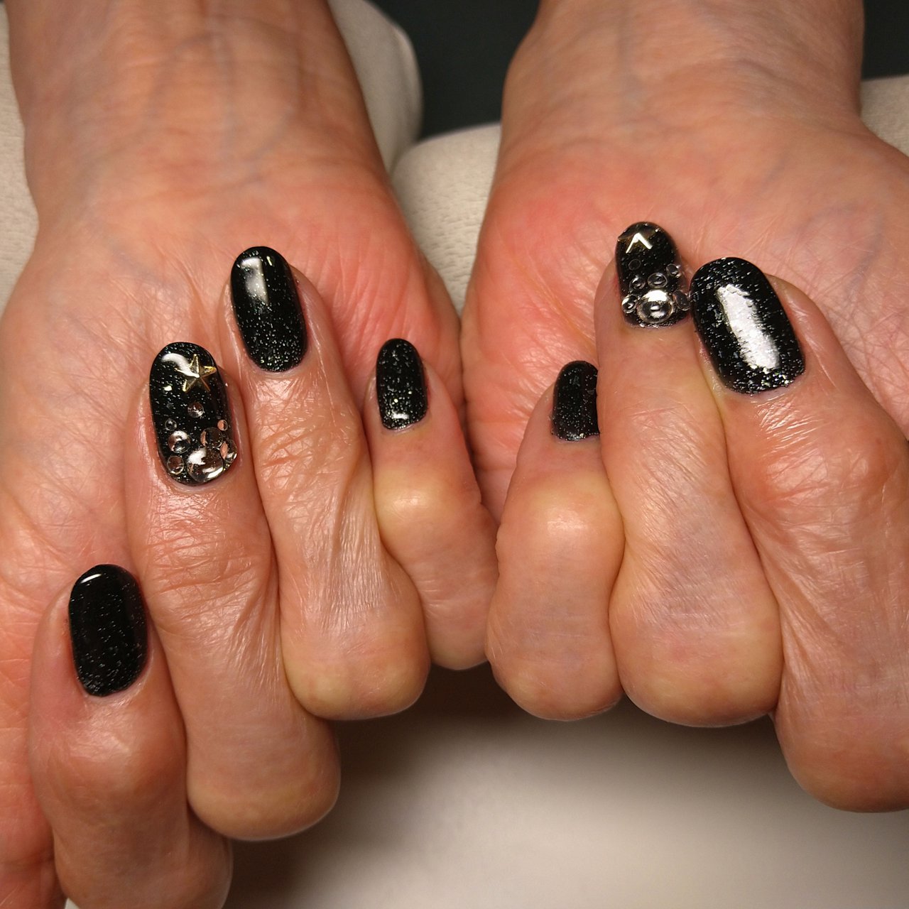 冬 ハンド ワンカラー ミディアム ブラック ゆきダルマのネイルデザイン No ネイルブック