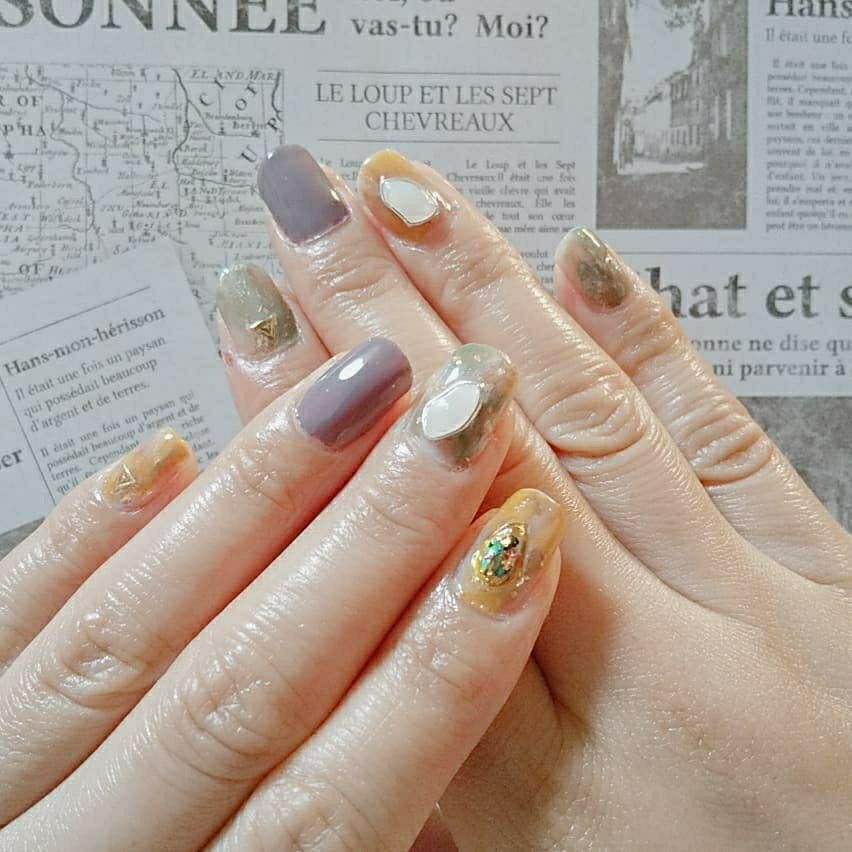 ビジュー 大理石 イエロー グリーン グレージュ Pomのネイルデザイン No ネイルブック