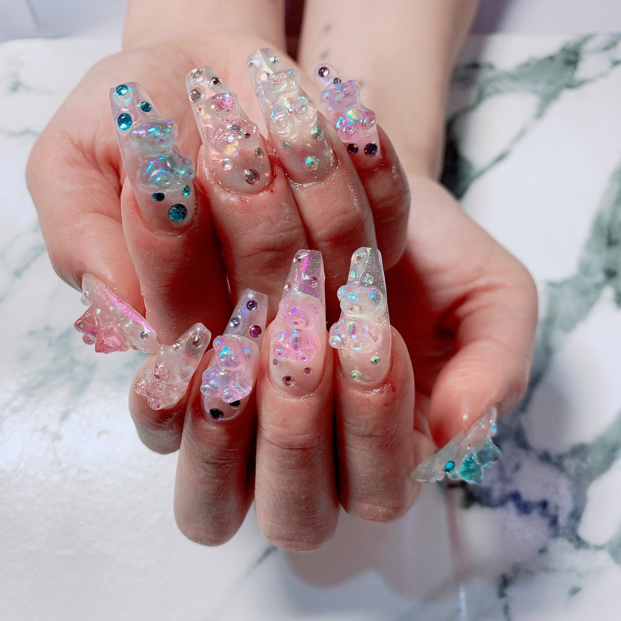 オールシーズン ハンド キャラクター シースルー デコ Tiara Nailのネイルデザイン No ネイルブック