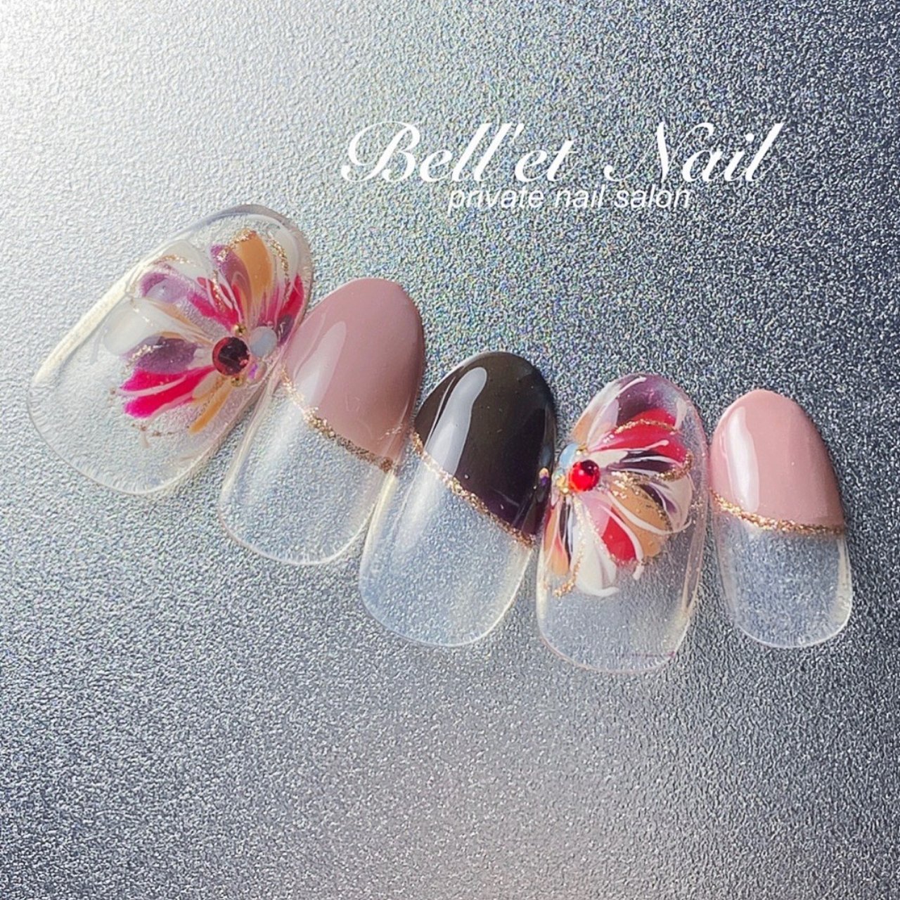 バレンタイン ハンド 変形フレンチ フラワー ピーコック Bell Et Nail ネイリストayakoのネイルデザイン No ネイルブック