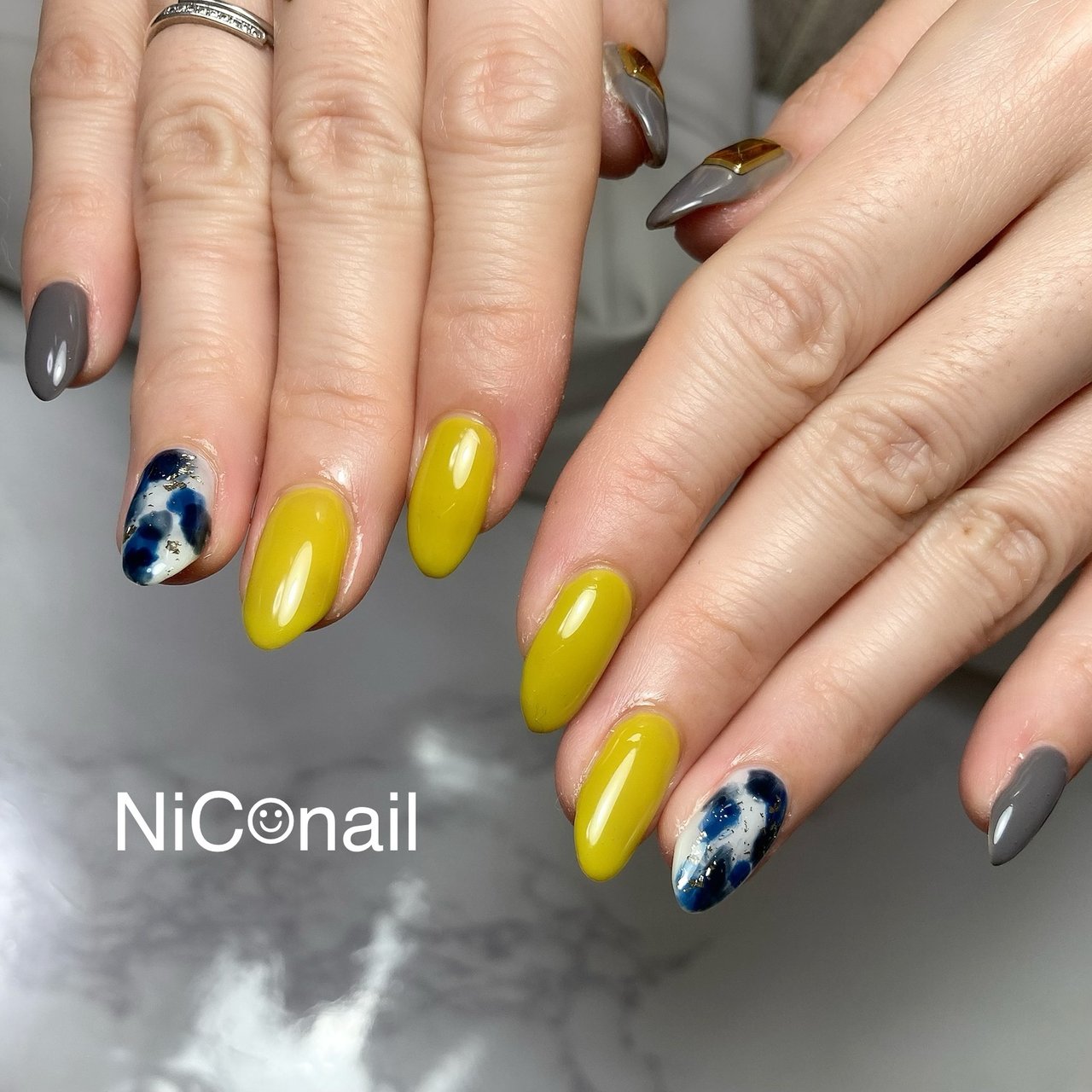 冬 ハンド ニュアンス イエロー ネイビー Koimomiのネイルデザイン No ネイルブック