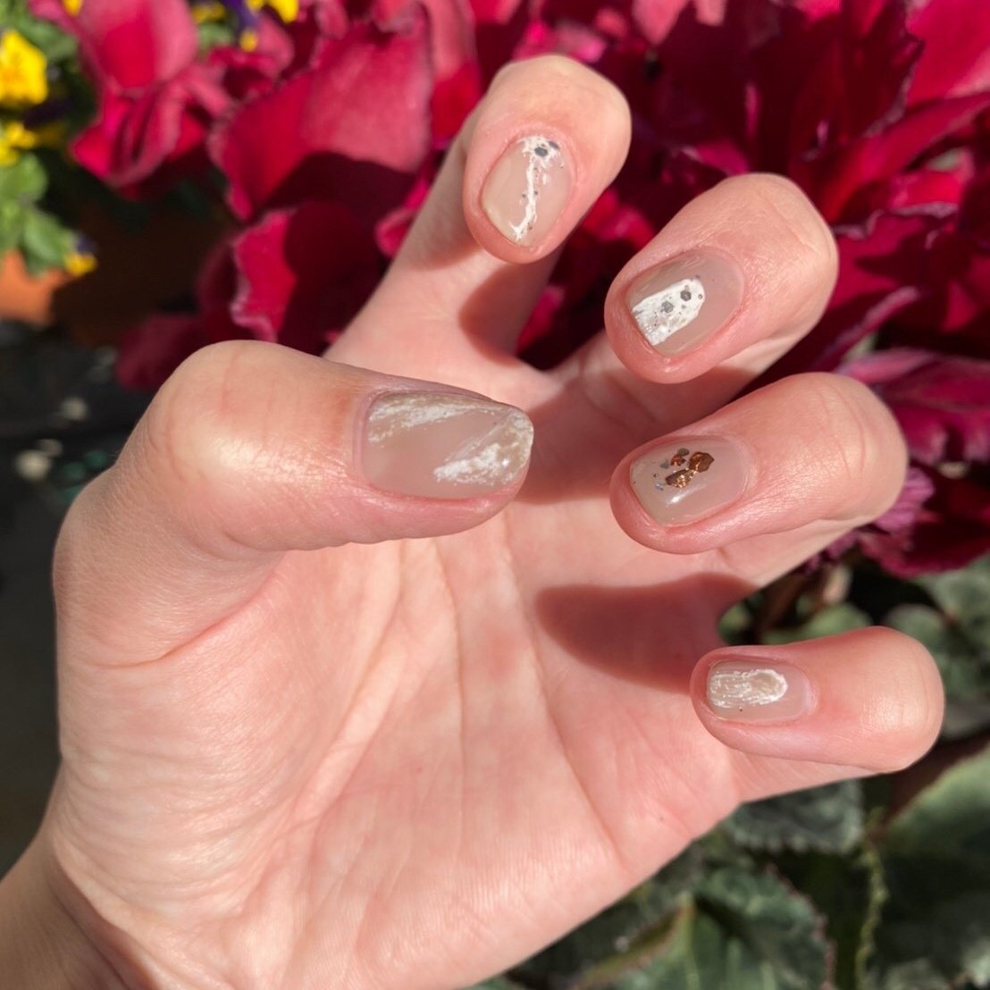 オールシーズン ハンド ショート アースカラー スモーキー Salon De Cherilyのネイルデザイン No ネイルブック