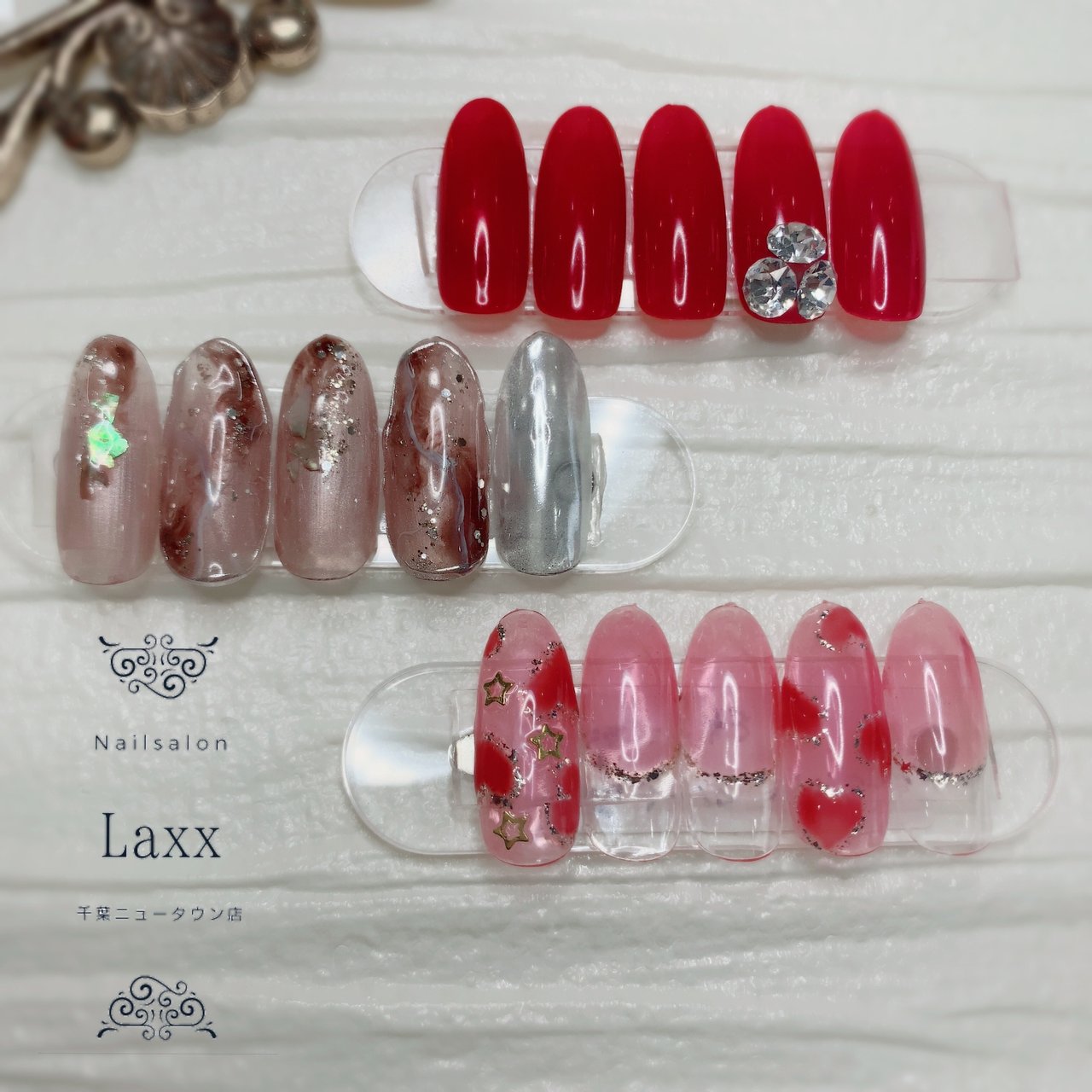 バレンタイン ハンド ワンカラー ビジュー スイーツ Laxxnailsalon千葉ニュータウン店のネイルデザイン No ネイル ブック