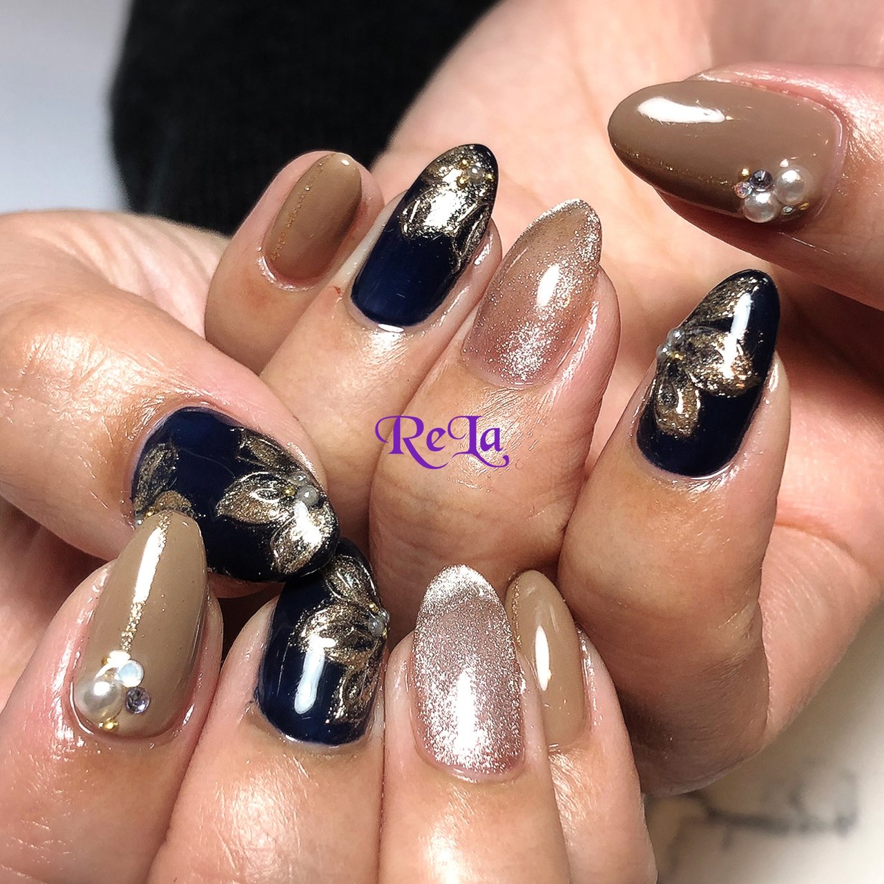 冬 フラワー ネイビー ゴールド Rela For Nail リラ のネイルデザイン No ネイルブック