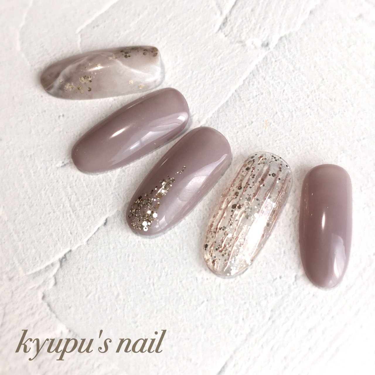 オールシーズン 大理石 ニュアンス ミラー グレージュ Kyupu S Nail キュプズネイル新川崎 神奈川県のネイル デザイン No ネイルブック