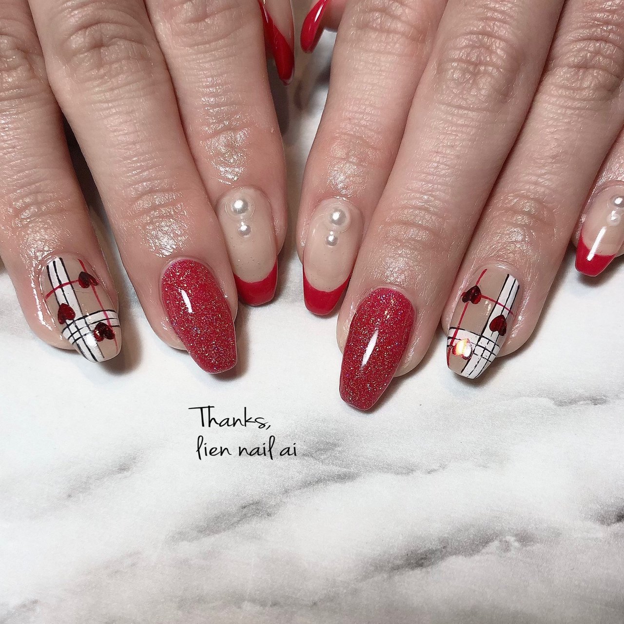39))冬ネイル ハートネイル フレンチガーリー バレンタイン ネイルチップ 今のネイル🍓💭時期なのでいちごネイルにしたよ！ #ジェルネイル