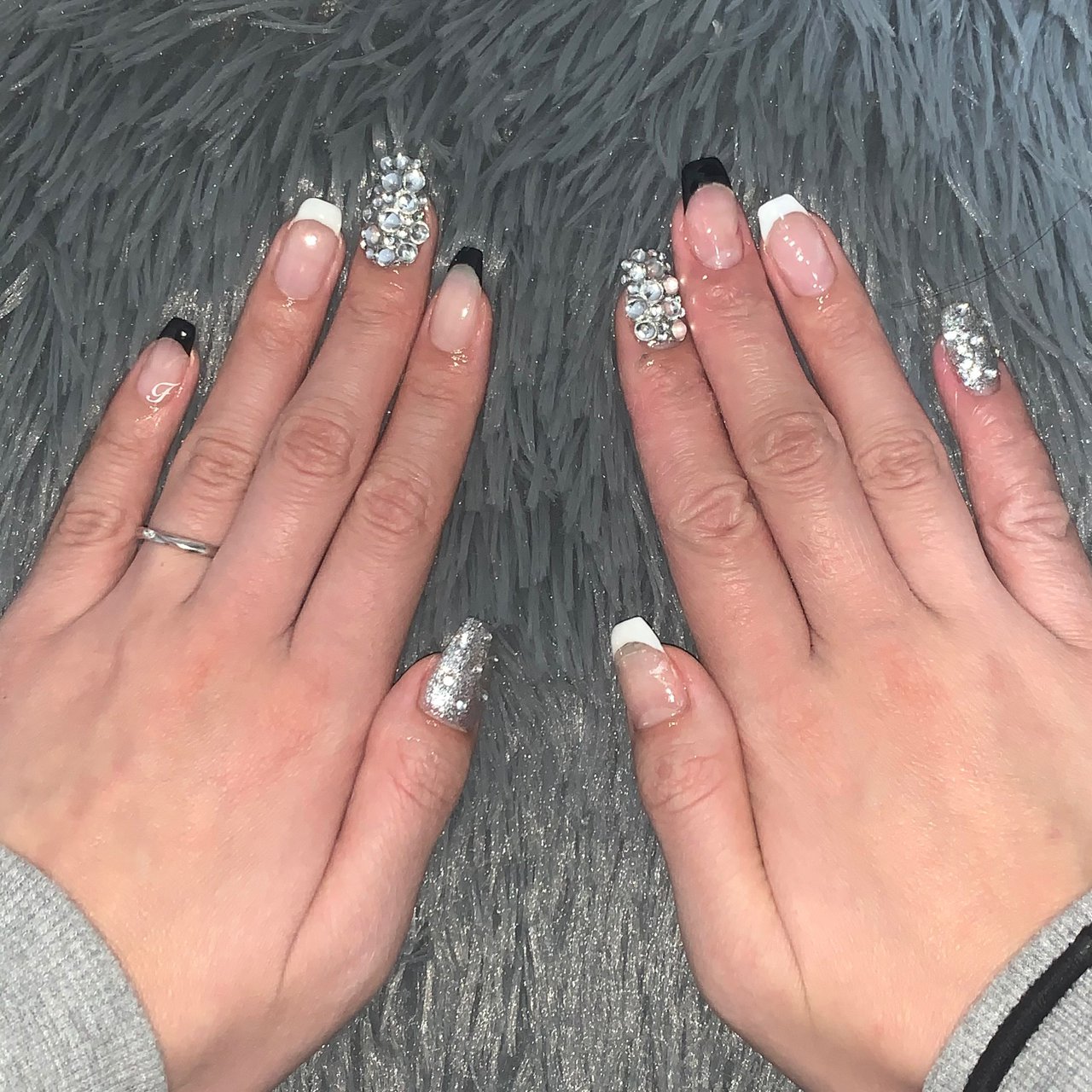 ハンド シンプル フレンチ ラメ ショート なちゅのネイルデザイン No ネイルブック