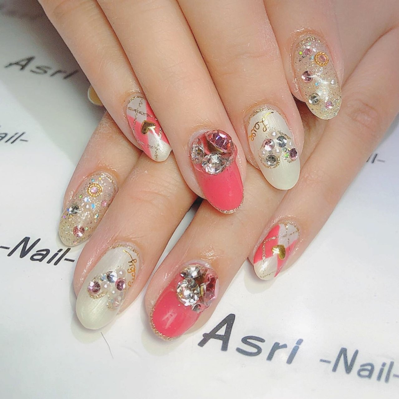 冬 バレンタイン ハンド ビジュー ホログラム Makiのネイルデザイン No ネイルブック