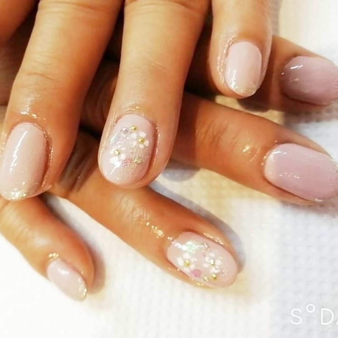 春 バレンタイン 卒業式 ハンド ラメ Nail Salon Calypso2のネイルデザイン No ネイルブック
