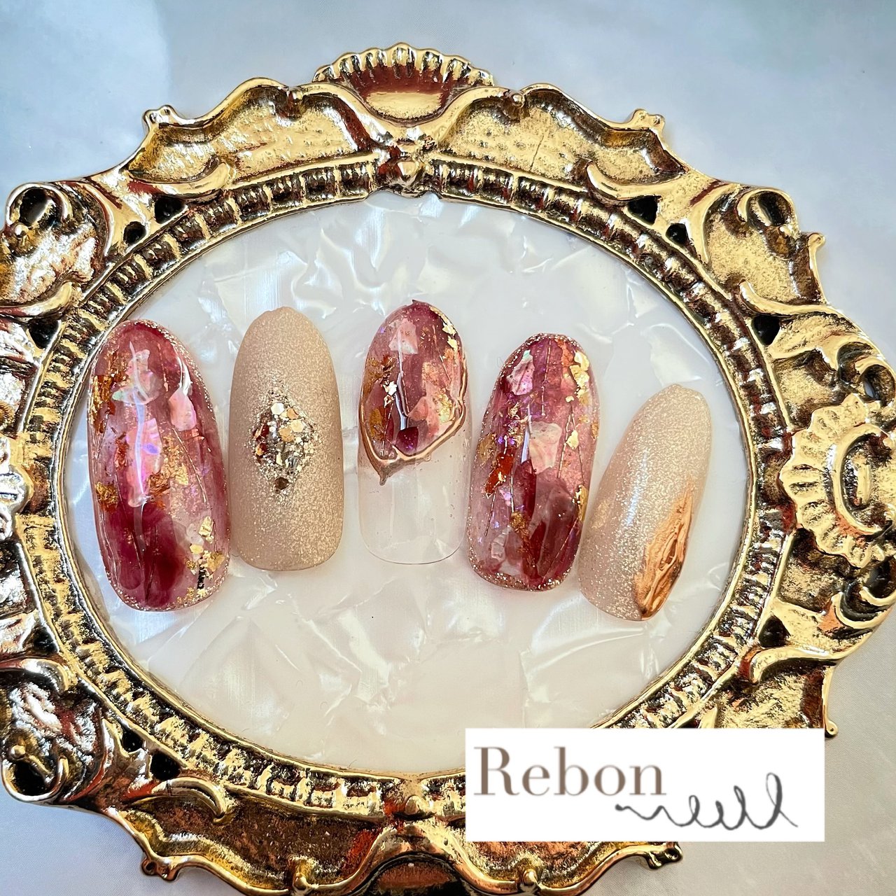 ハンド 変形フレンチ ラメ ニュアンス ベージュ Rebon Beautyのネイルデザイン No ネイルブック