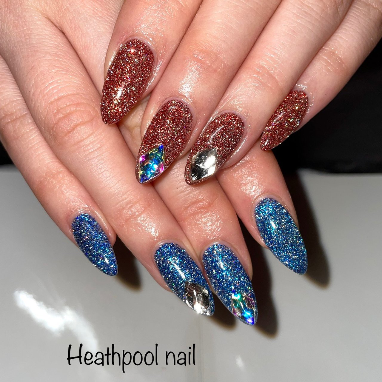 ハンド ラメ ビジュー レッド ブルー Heathpoolnailのネイルデザイン No ネイルブック