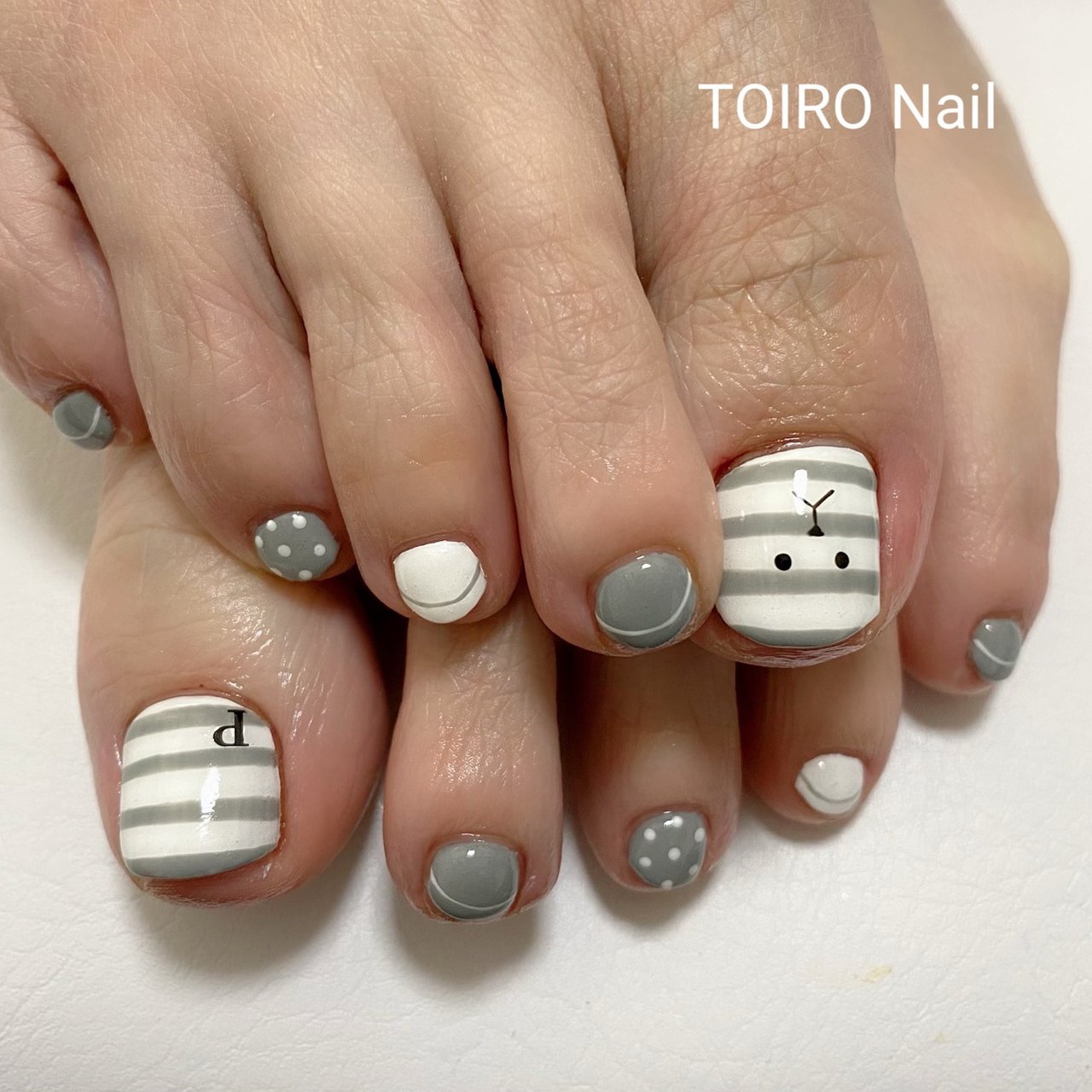 オールシーズン フット フレンチ キャラクター ドット Toiro Nailのネイルデザイン No ネイルブック
