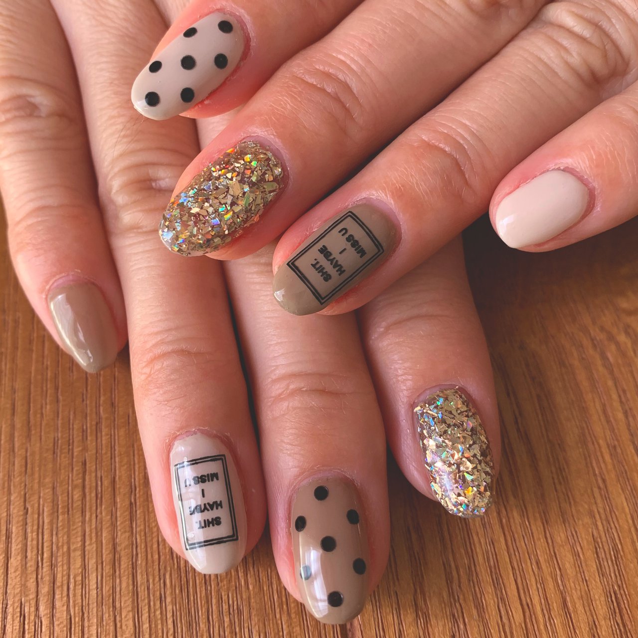 ハンド ラメ ドット ミディアム ベージュ よっぴーのネイルデザイン No ネイルブック