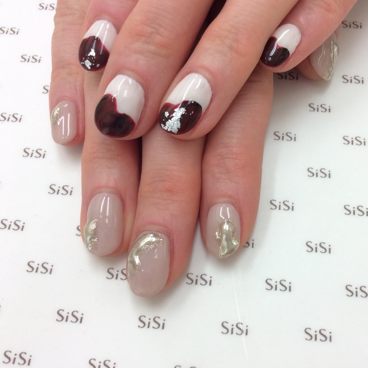 冬 バレンタイン ニュアンス ミラー ベージュ Nailsalon Sisi ネイルサロンシシ 東銀座のネイルデザイン No ネイルブック