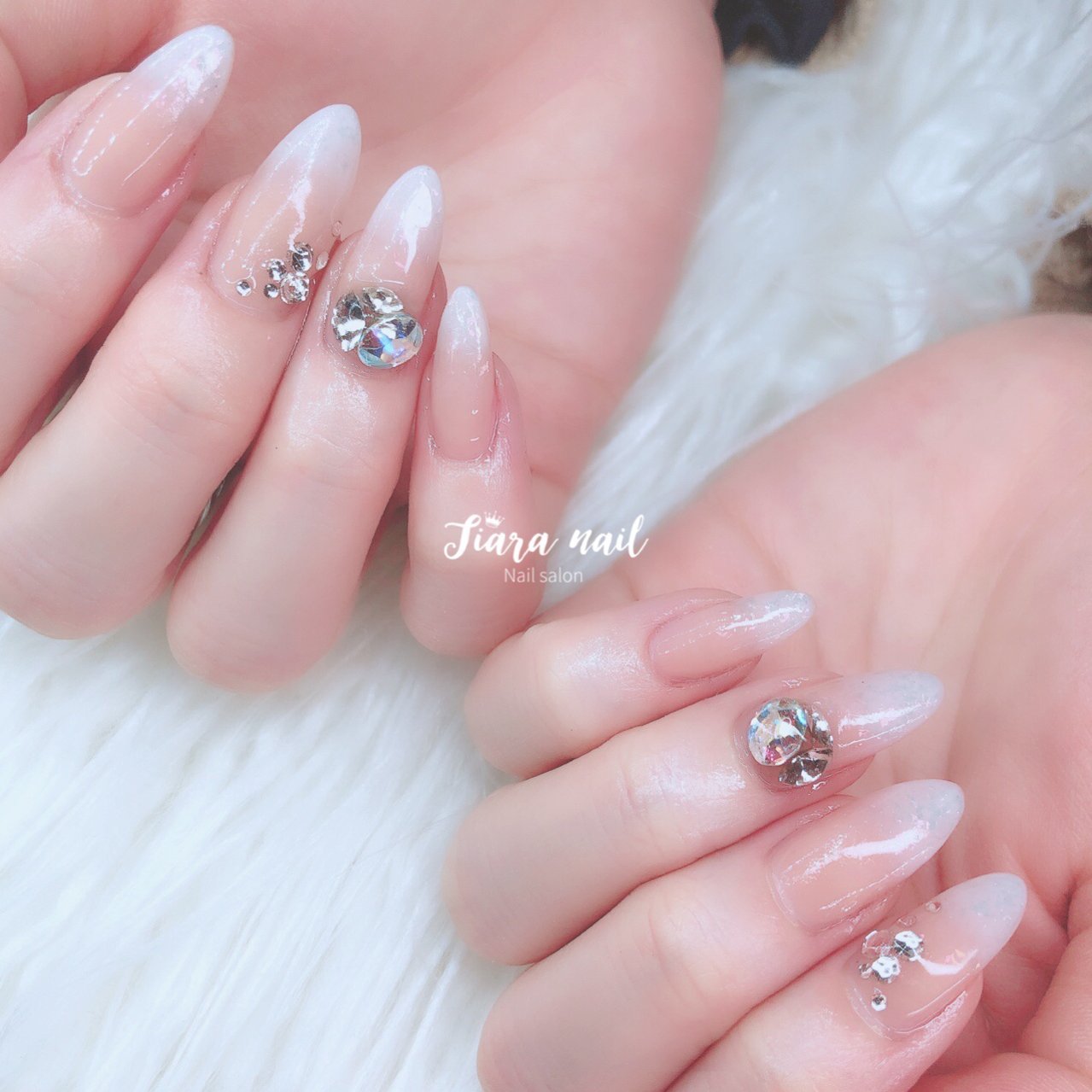 オールシーズン オフィス 女子会 ハンド シンプル 𝐭𝐢𝐚𝐫𝐚𝐧𝐚𝐢𝐥 ティアラネイルのネイルデザイン No ネイルブック