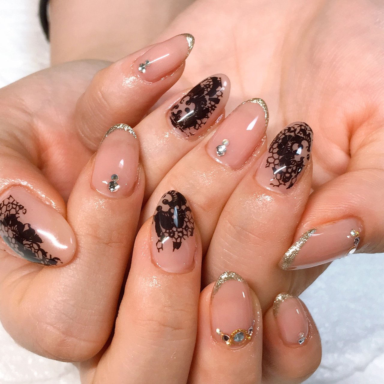 秋 冬 ハンド フレンチ ビジュー Nori0906のネイルデザイン No ネイルブック