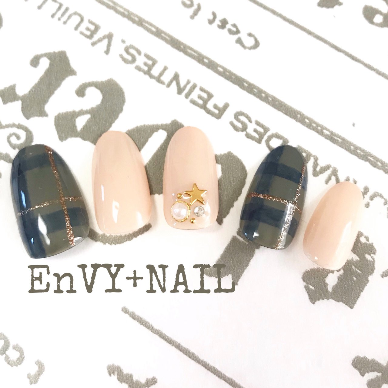 オールシーズン ハンド チェック ベージュ グリーン Envy Nail Hana のネイルデザイン No ネイルブック