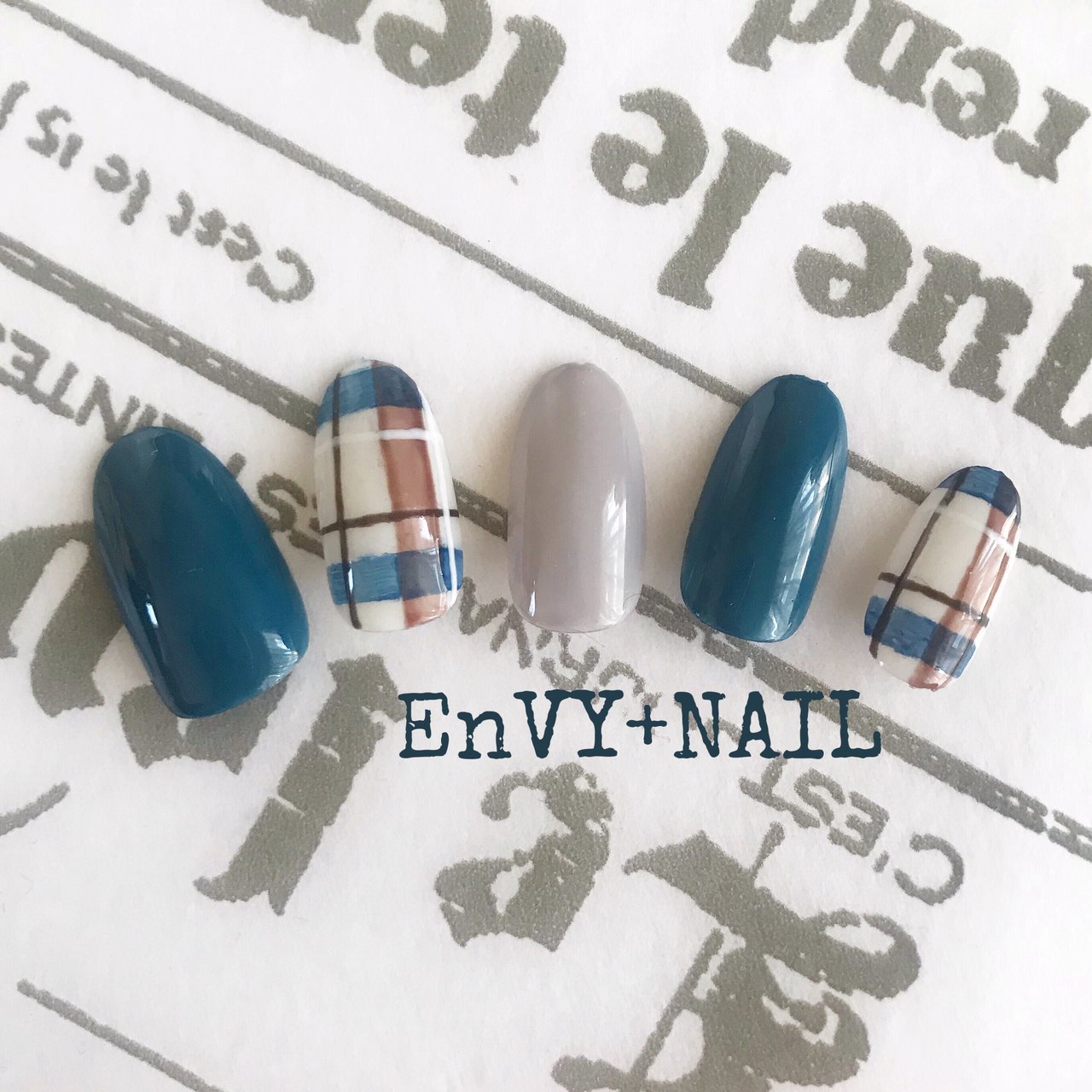 オールシーズン ハンド チェック ブルー グレー Envy Nail Hana のネイルデザイン No ネイルブック