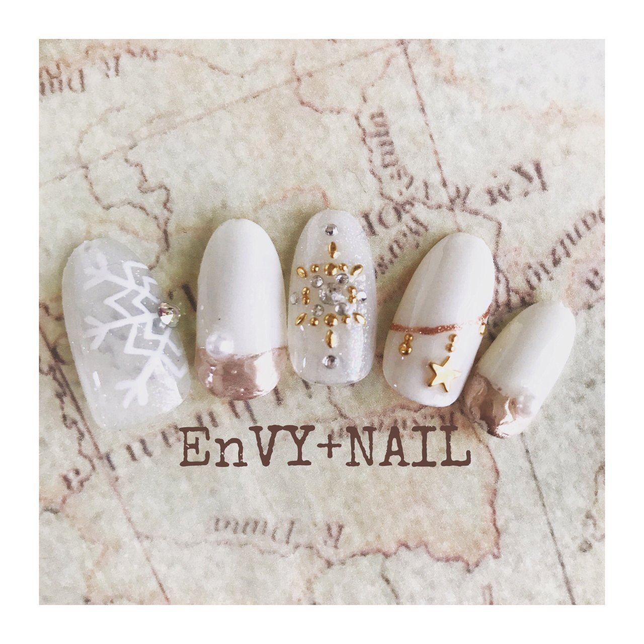 冬/雪の結晶/ホワイト/ゴールド/ジェルネイル - EnVY+NAIL（hana）の 