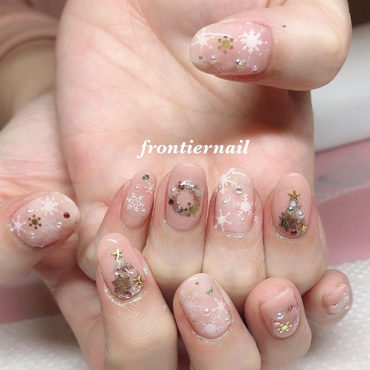 冬 オールシーズン ハンド ラメ ビジュー Frontiernail 渋谷美香のネイルデザイン No ネイルブック
