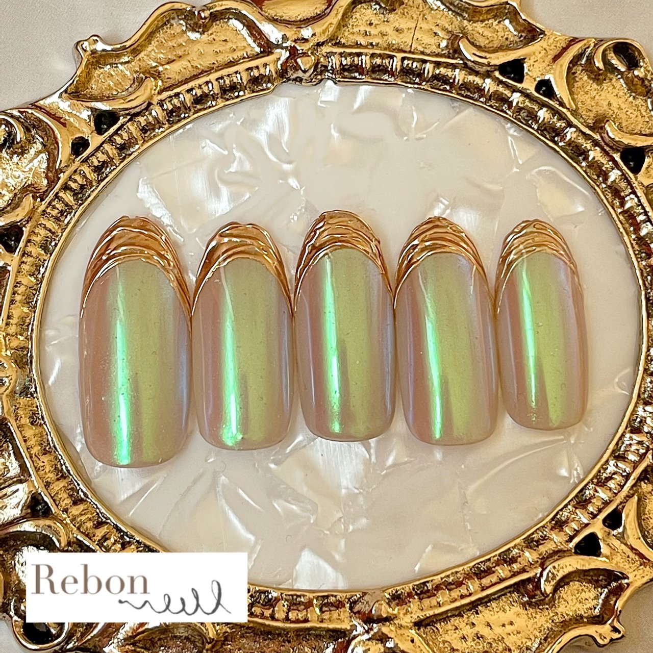 ハンド フレンチ 変形フレンチ ミラー ベージュ Rebon Beautyのネイルデザイン No ネイルブック