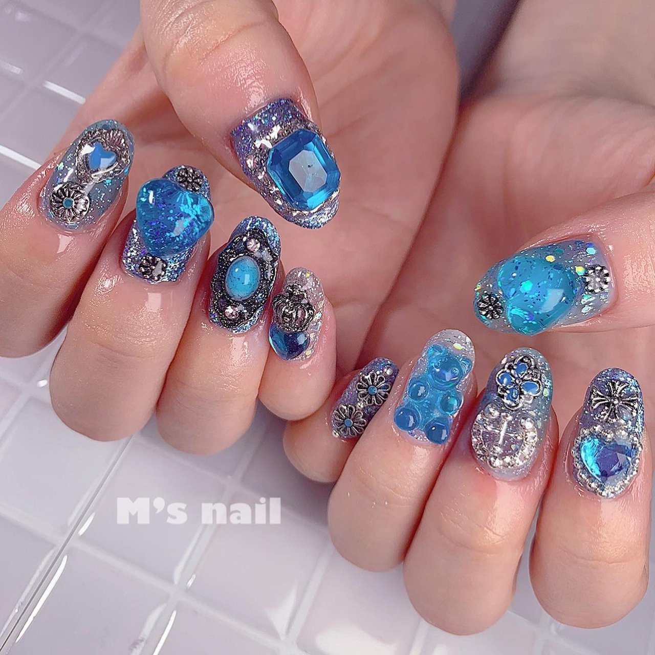 春 夏 秋 冬 ビジュー まるみのネイルデザイン No ネイルブック