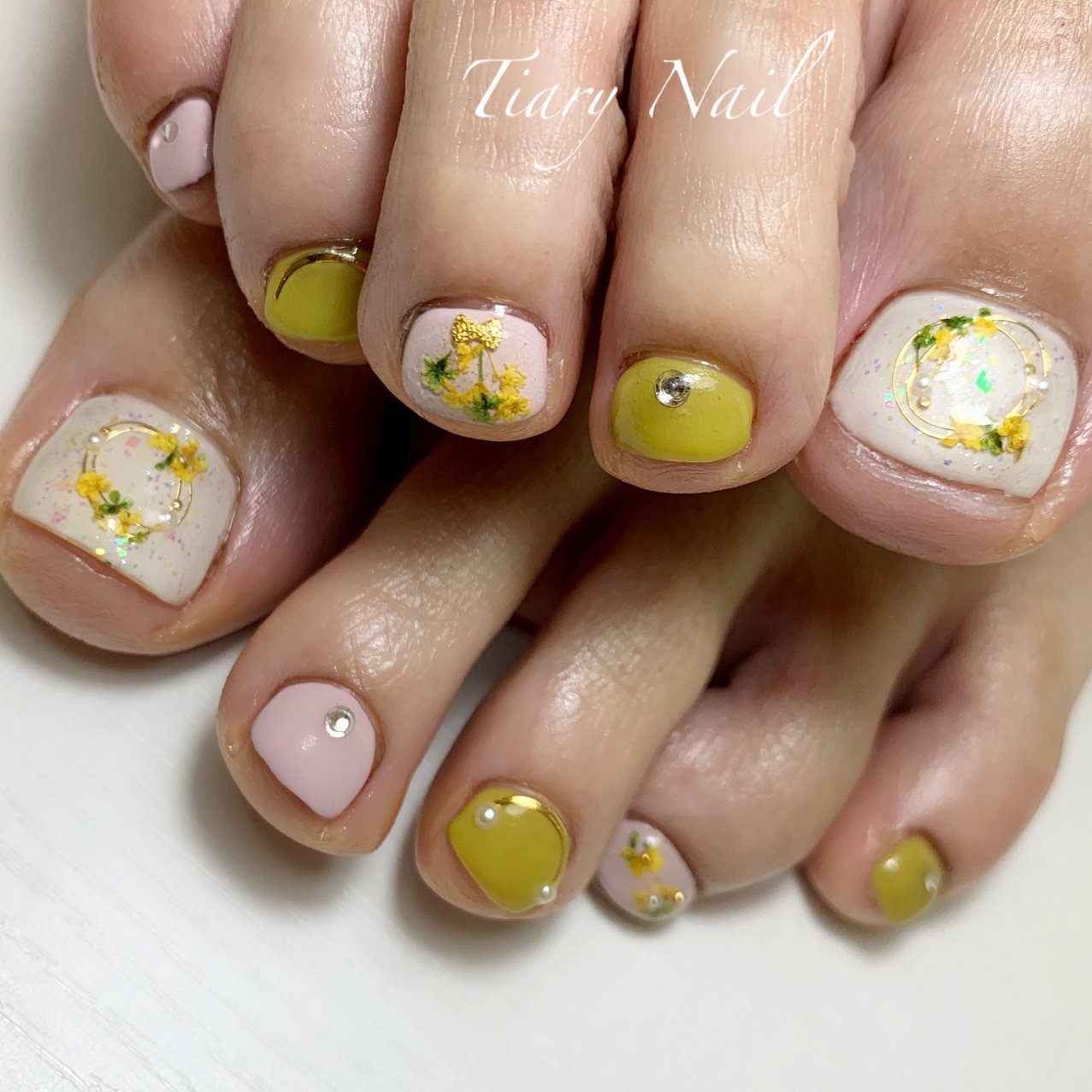 春 オフィス ブライダル 女子会 フット Tiarynail ティアリーネイルのネイルデザイン No ネイルブック