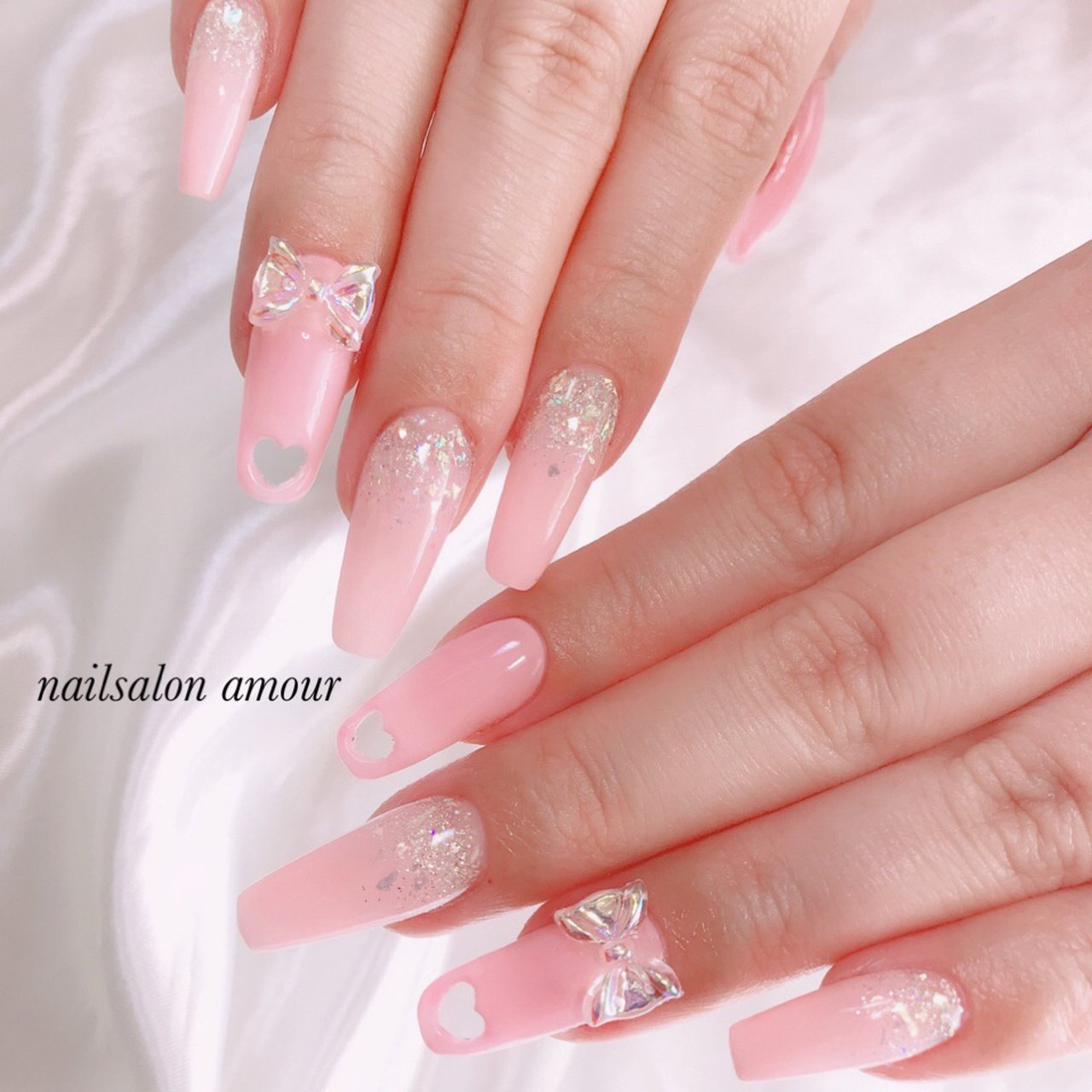 オールシーズン バレンタイン ハンド シンプル ラメ Nailsalon Amourのネイルデザイン No ネイルブック