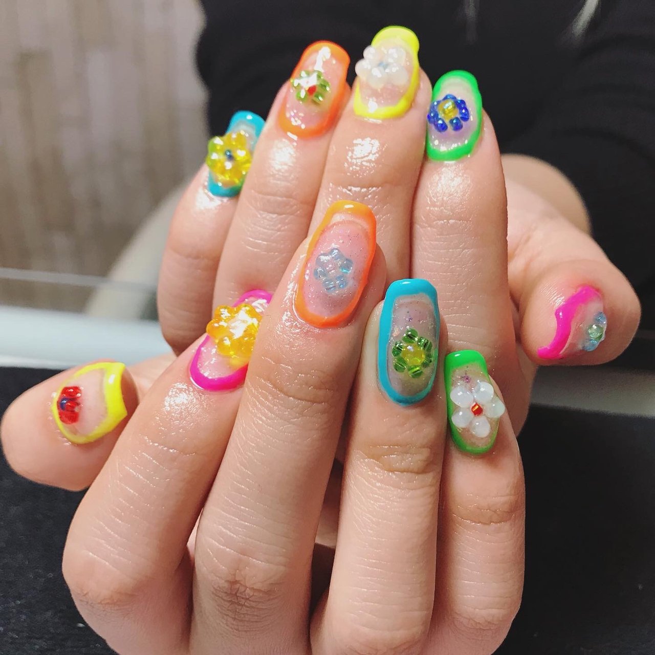 オールシーズン ハンド フラワー ロング ネオンカラー A Nailのネイルデザイン No ネイルブック