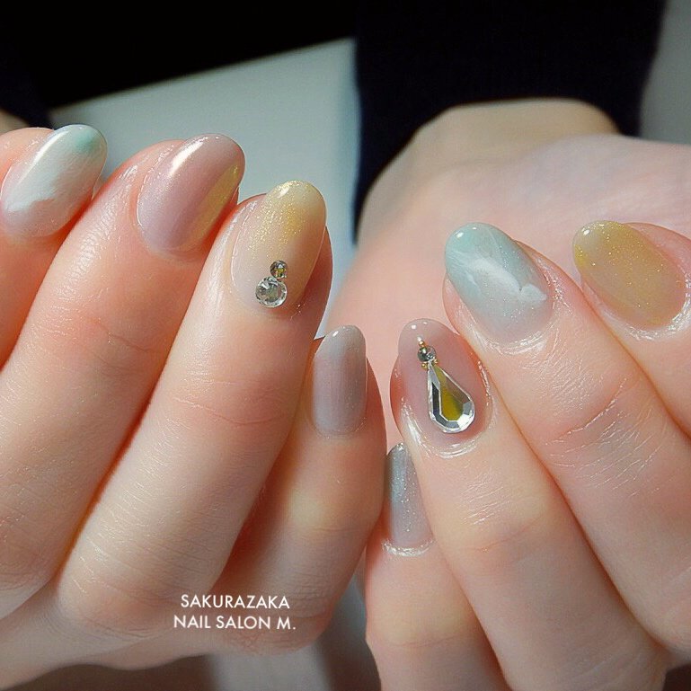 春 卒業式 入学式 ハンド ビジュー 桜坂ネイルサロンm のネイルデザイン No ネイルブック