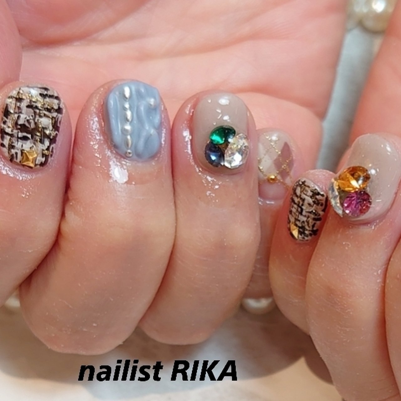 秋 冬 ハンド ビジュー ツイード Rika 神戸市兵庫区ネイリストのネイルデザイン No ネイルブック