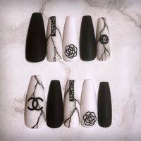 ブランド柄 マット ブラックのネイルデザイン ネイルブック