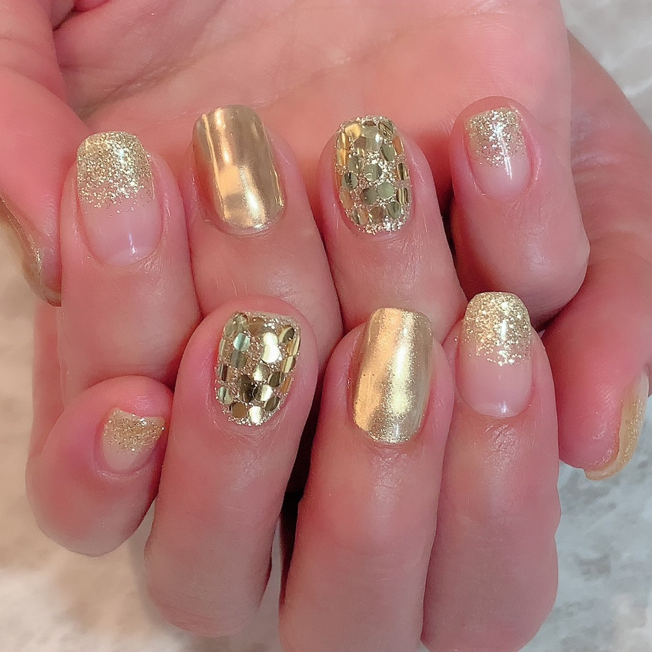 オールシーズン ハンド グラデーション ショート ゴールド Nailsalondecorのネイルデザイン No ネイルブック