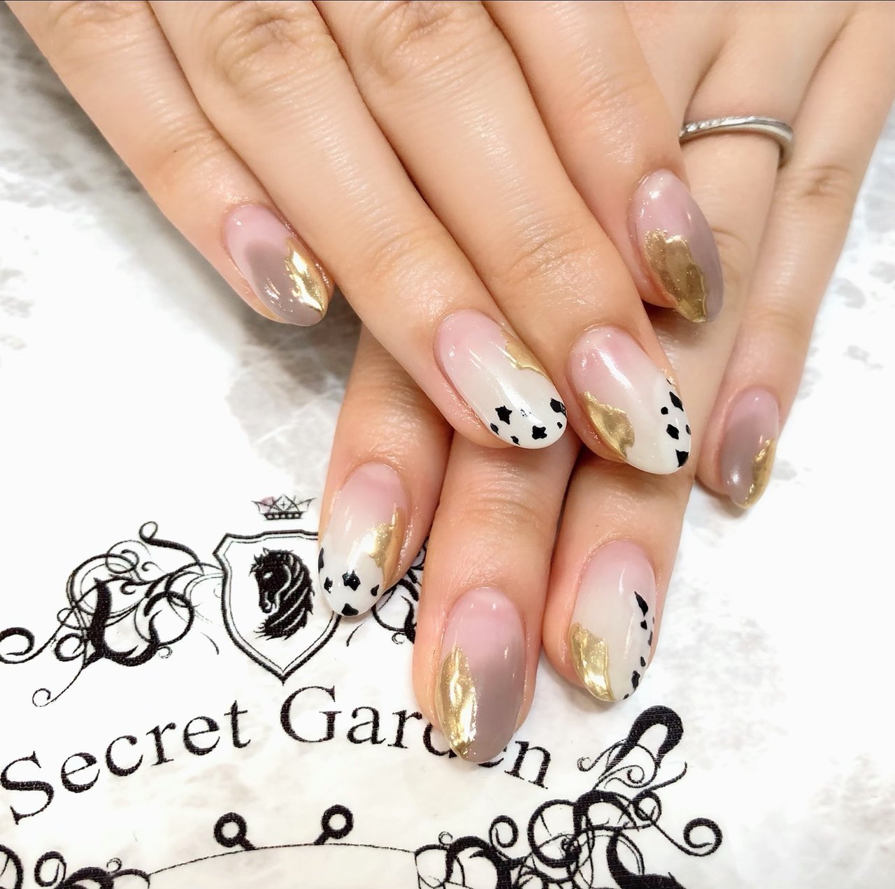 ハンド アニマル柄 ミディアム ホワイト クリア Secretgardennailのネイルデザイン No ネイルブック