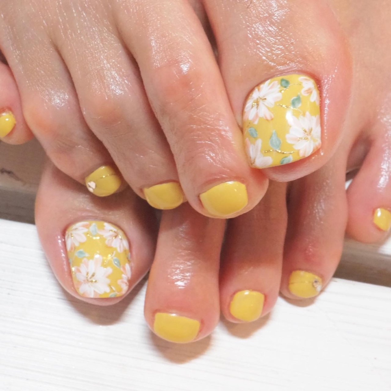 春 フット フラワー ホワイト イエロー Nailsalon Heavensのネイルデザイン No ネイルブック